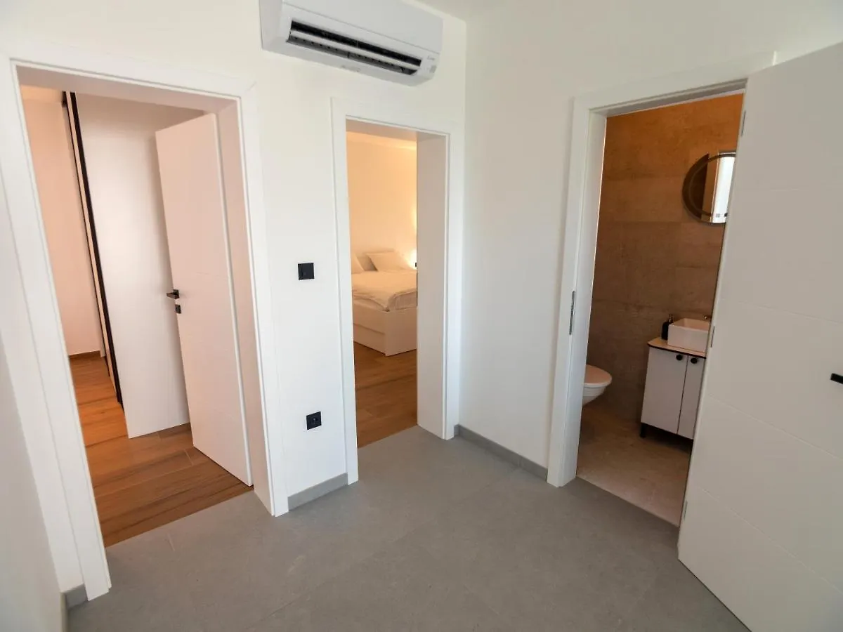 Luxury Apartment With A Private Pool Arbitana Banjol 0*,